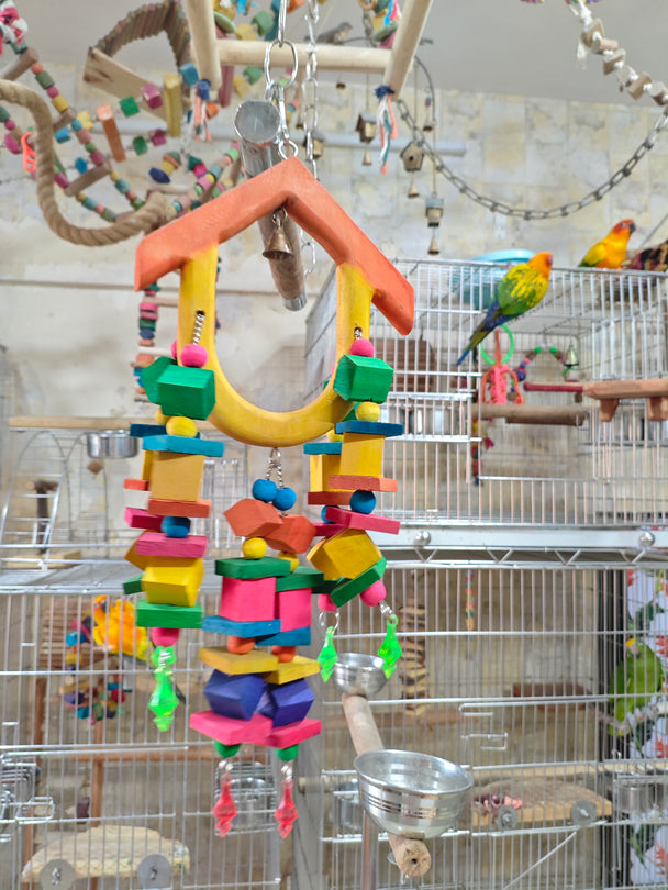 Hut Swing & Chewing Fun